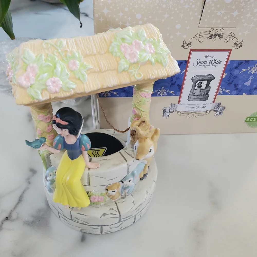 Disney’s Snow White Scentsy Warmer
